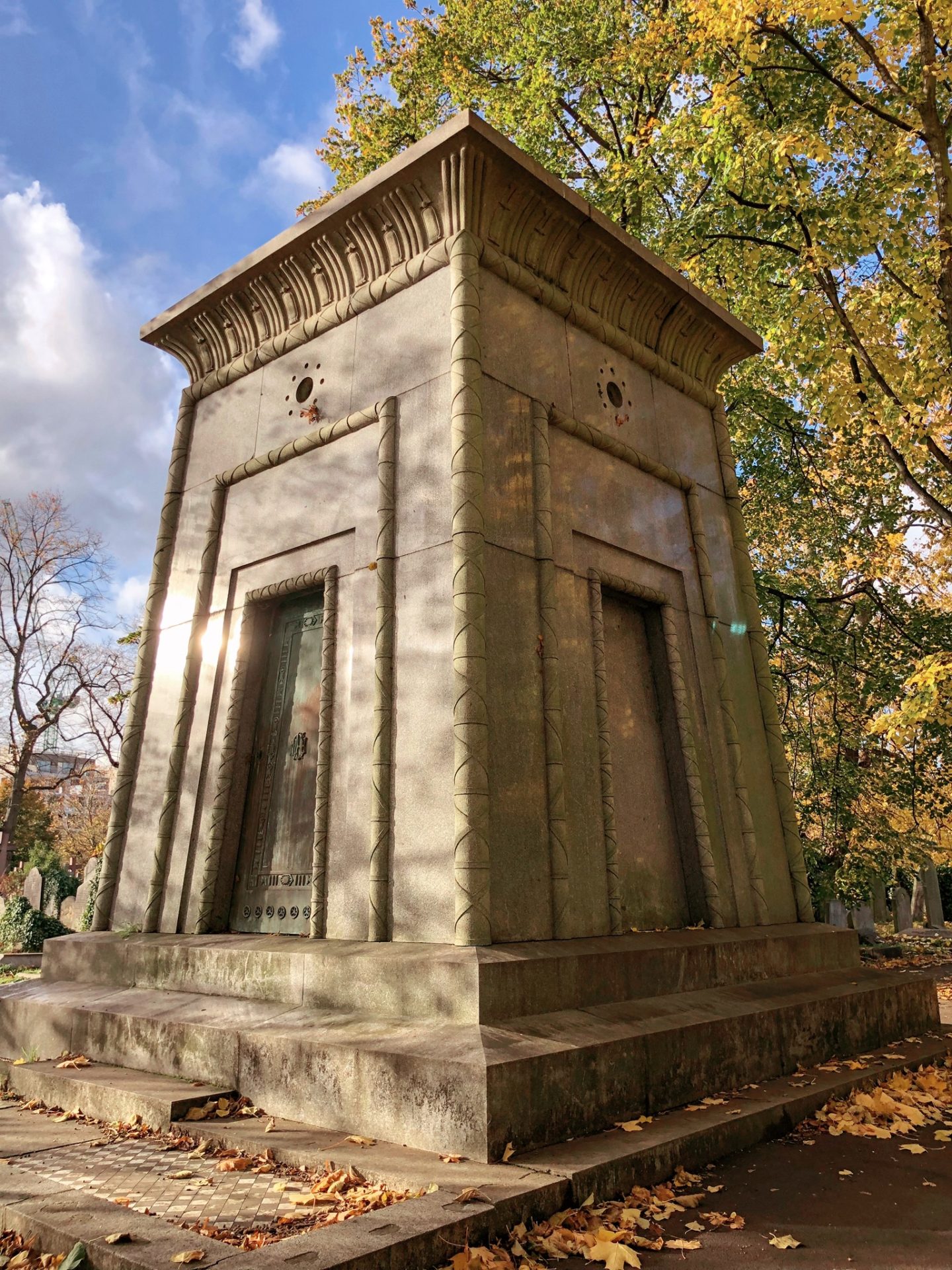 Unique Things To Do In London: Hannah Courtoy's Tomb