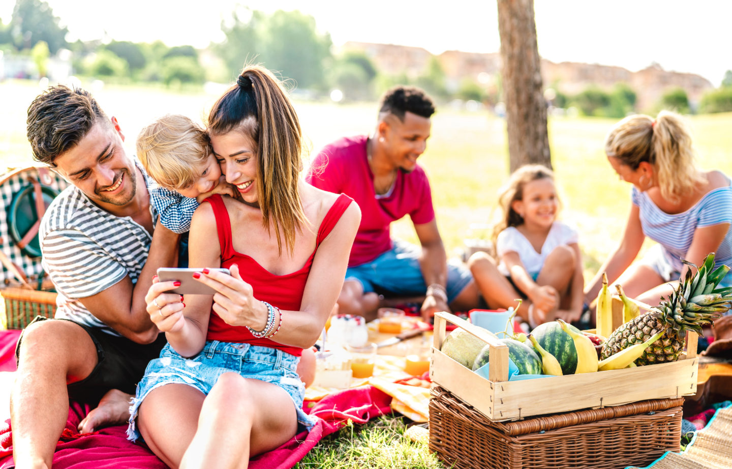 Best Outdoor Family Bonding Activities To Try This Summer: Have A Picnic