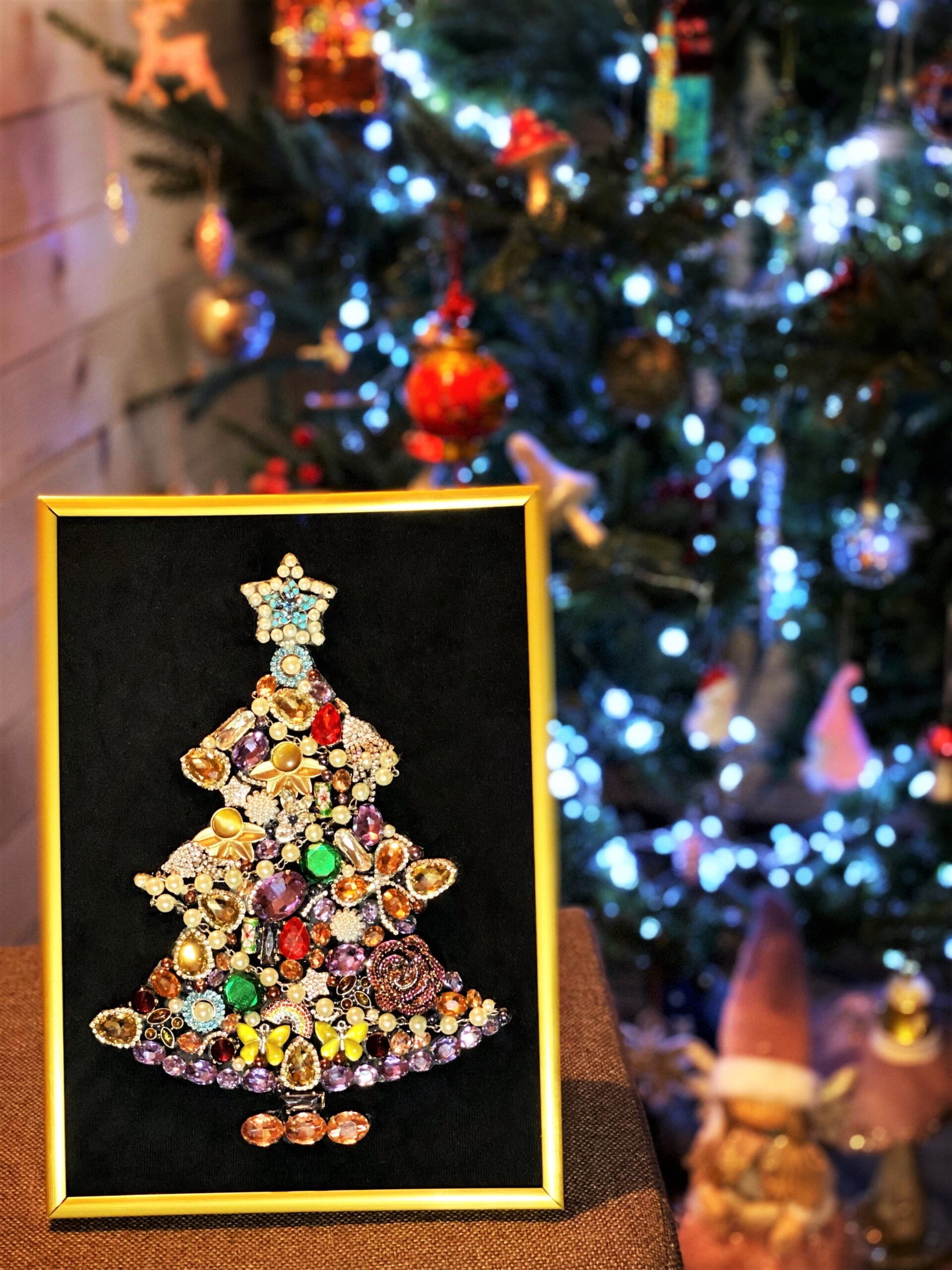 DIY Framed Jewelry Christmas Tree That Will Add Glitz To Your Home
