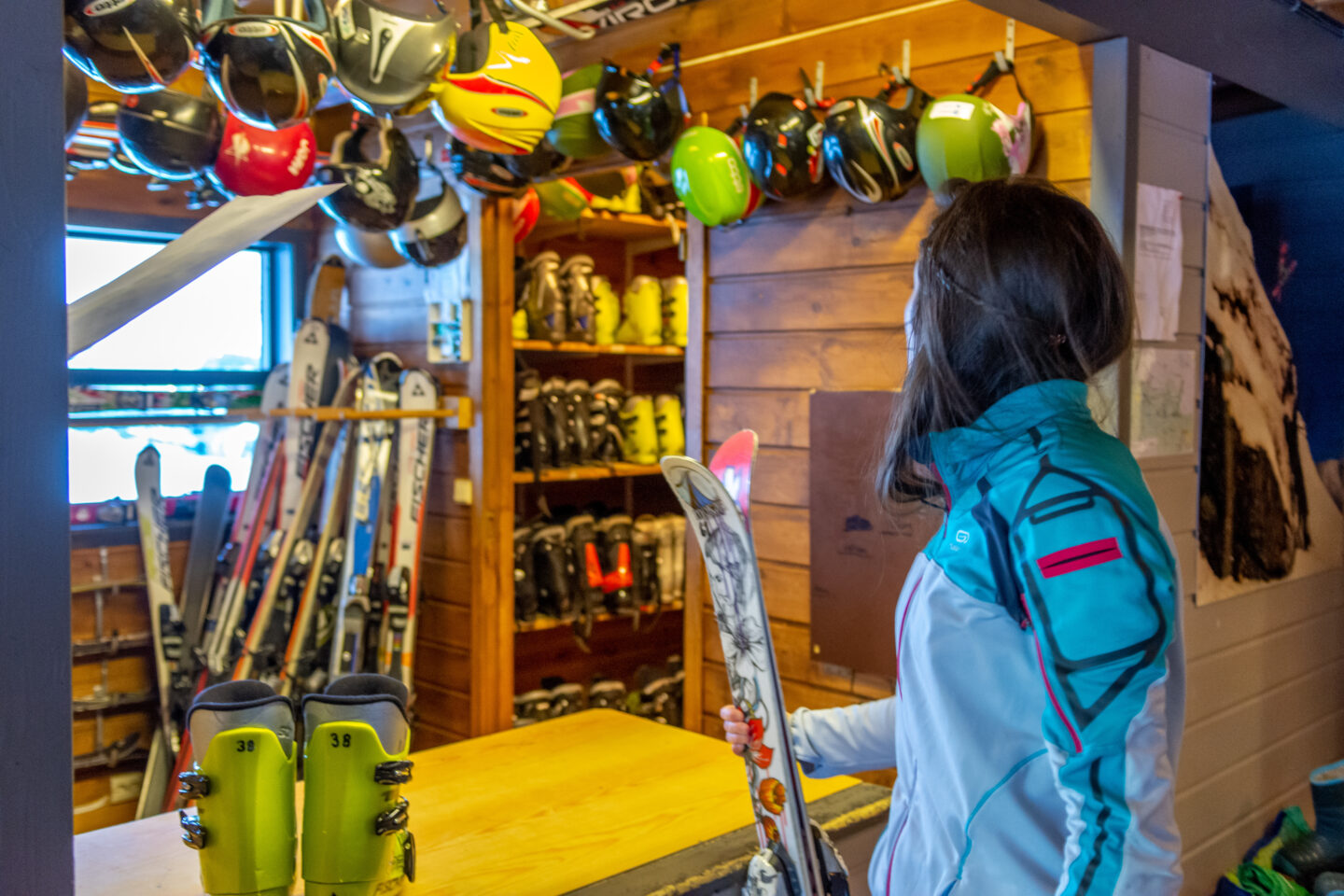 Learning To Ski As An Adult: Top 7 Skiing Tips For Beginners - Arrange Ski Rentals 