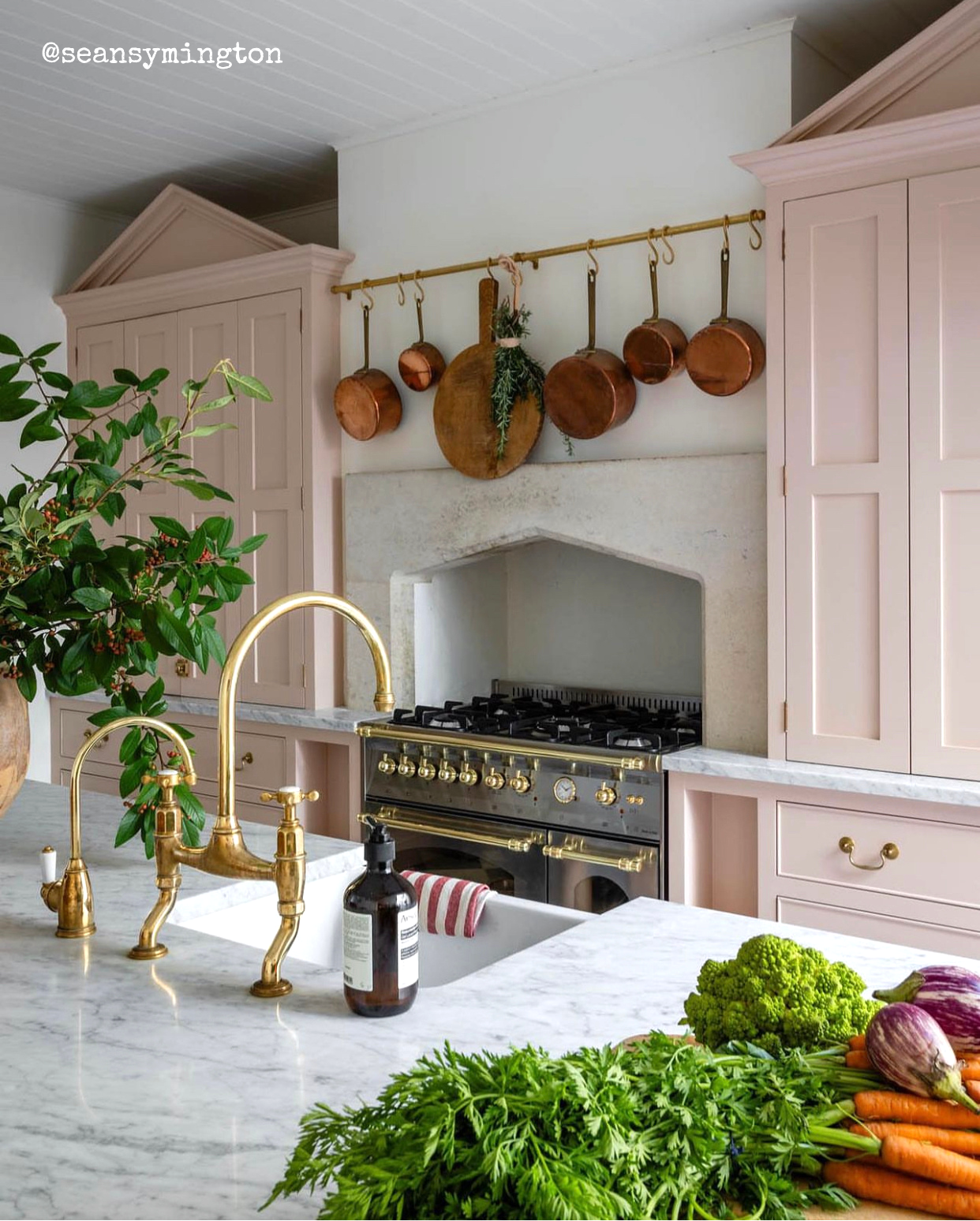 Kitchen Ideas For A Stylish And Functional Culinary Space Pink, Gold And Marble Kitchen