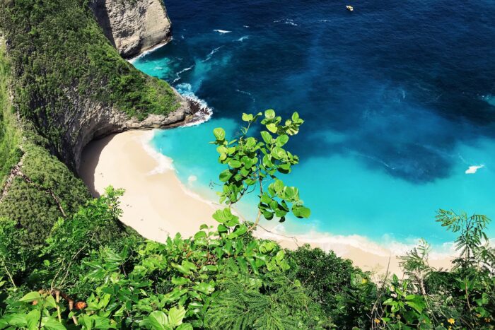 5 Reasons To Visit Indonesia - Glory of the Snow