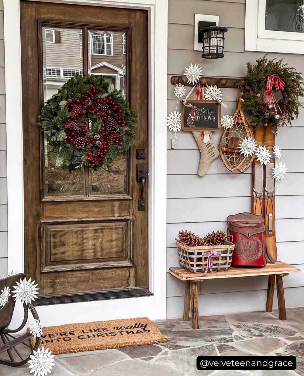 Christmas Decorating Ideas For Small Front Porch: Cozy Cabin Christmas Entryway
