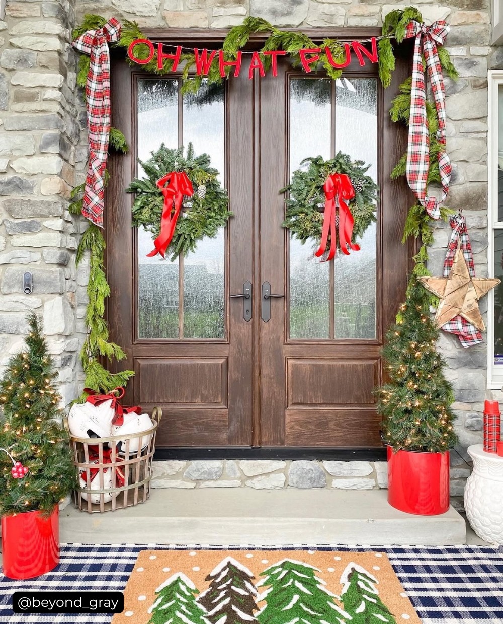 Christmas Decorating Ideas For Small Front Porch: Festive And Fun Small Christmas Porch