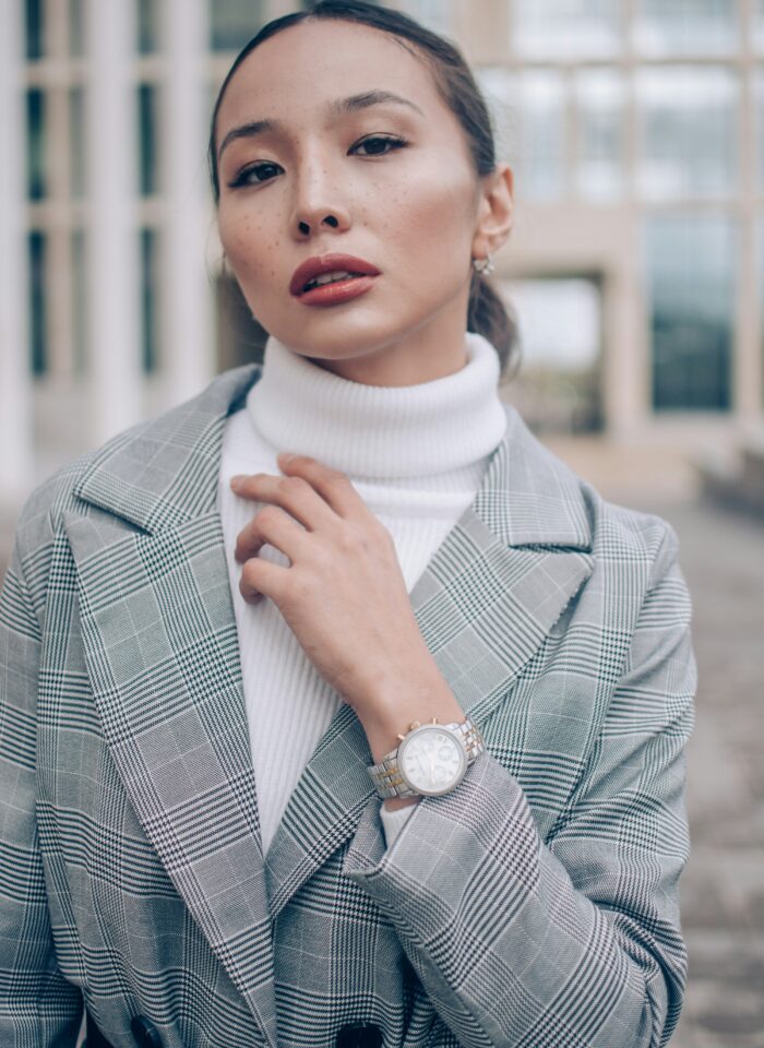 Everyday Elegance: How A Few Key Accessories Make Your Outfit, Not Your Overhaul 