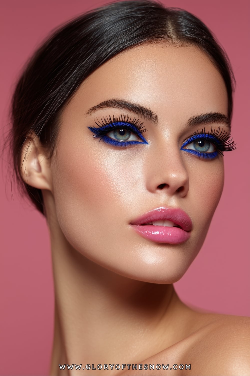 Easy Glam Makeup Looks: Bold Blue Liner Pop