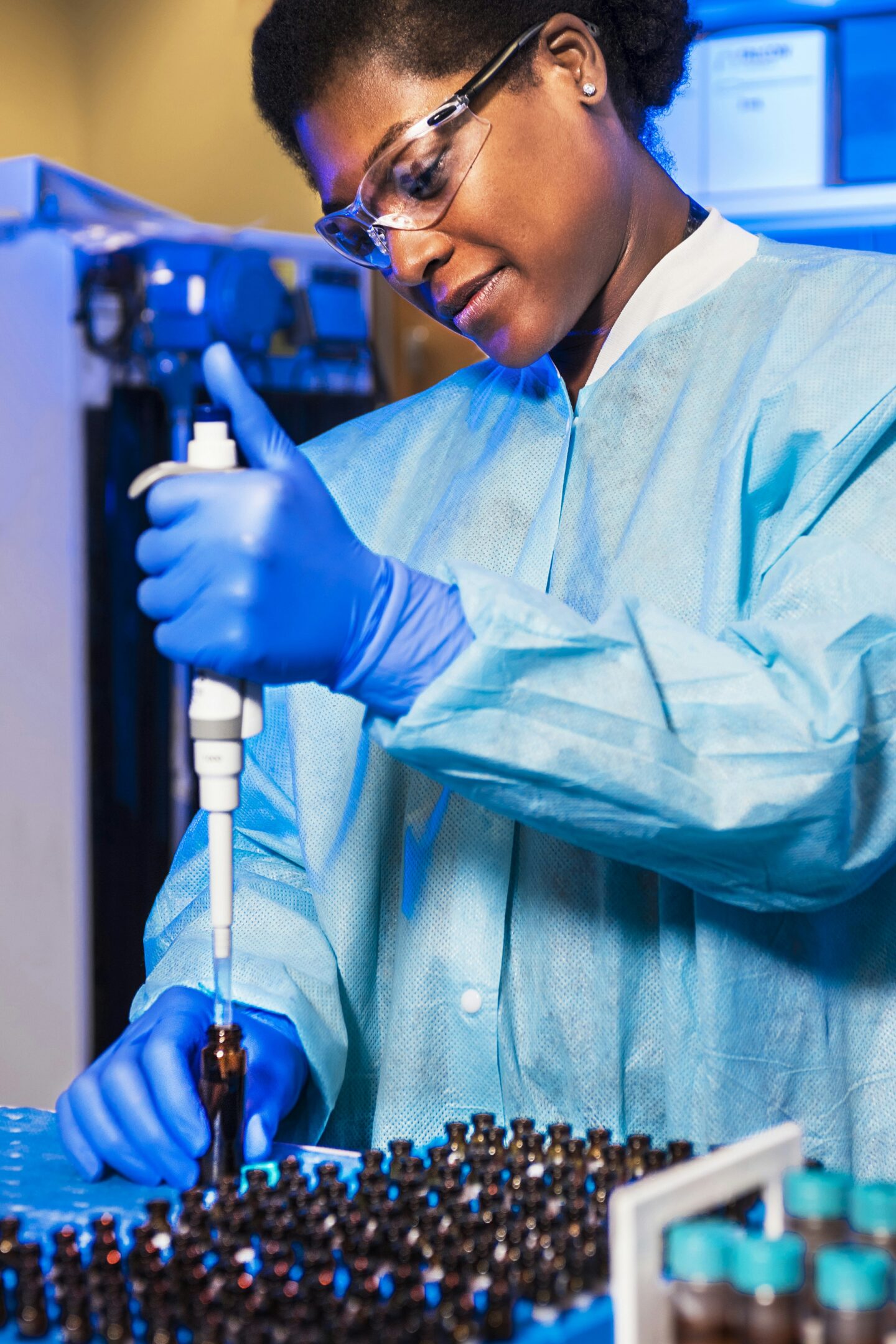 Scientist using a pipette in a pharmaceutical laboratory while supporting sustainable manufacturing and green chemistry research